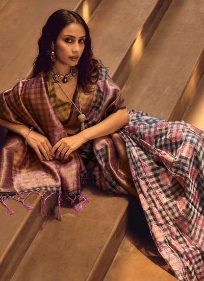 Dashing Weaving Pink Handloom silk Contemporary Style Saree
