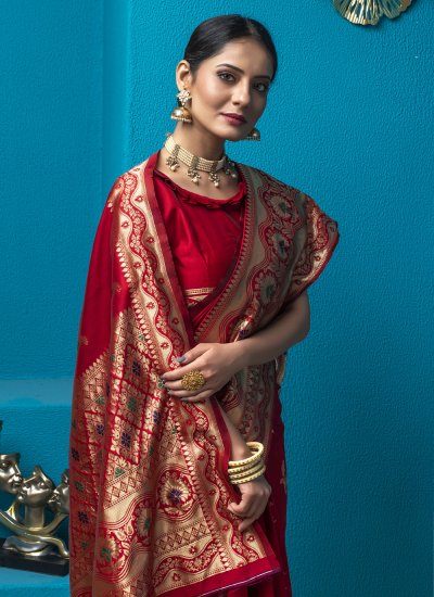 Dazzling Maroon Woven Handloom silk Trendy Saree