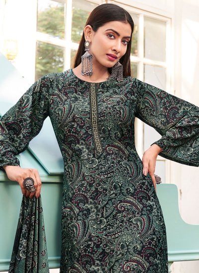 Dazzling Resham Velvet Salwar Suit