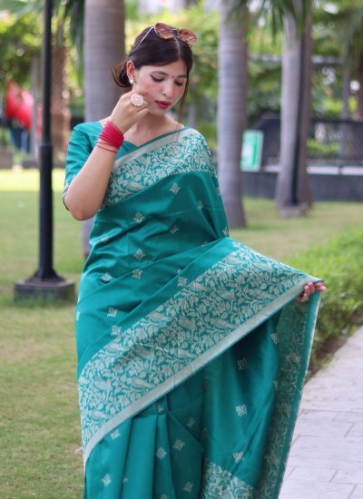 Deserving Handloom silk Rama Silk Saree