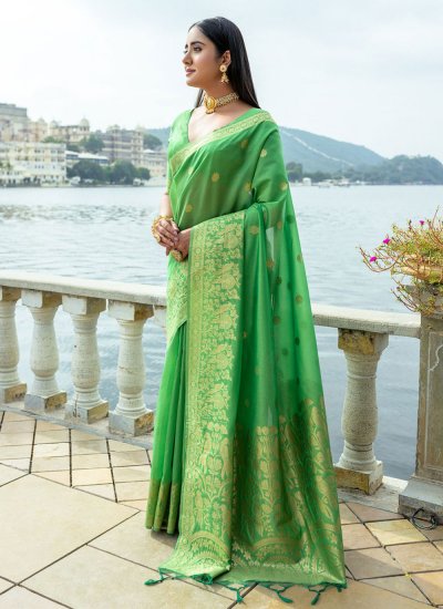 Enthralling Trendy Saree For Ceremonial