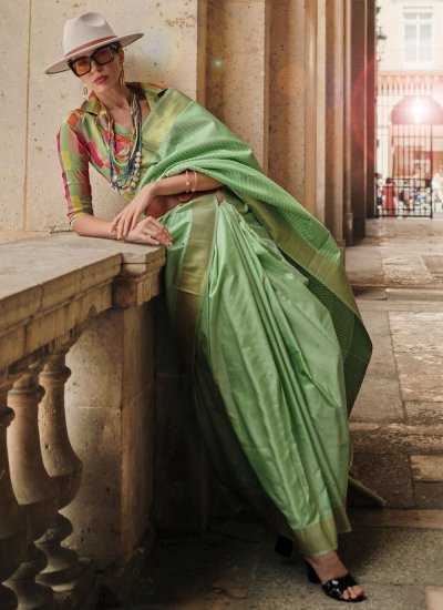 Handloom silk Weaving Classic Saree in Green