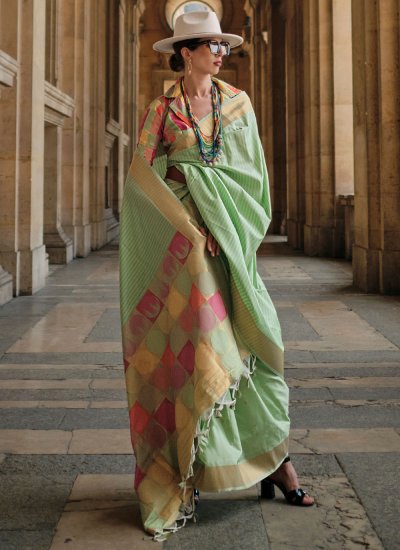 Handloom silk Weaving Classic Saree in Green