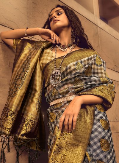 Surpassing Multi Colour Handloom silk Saree