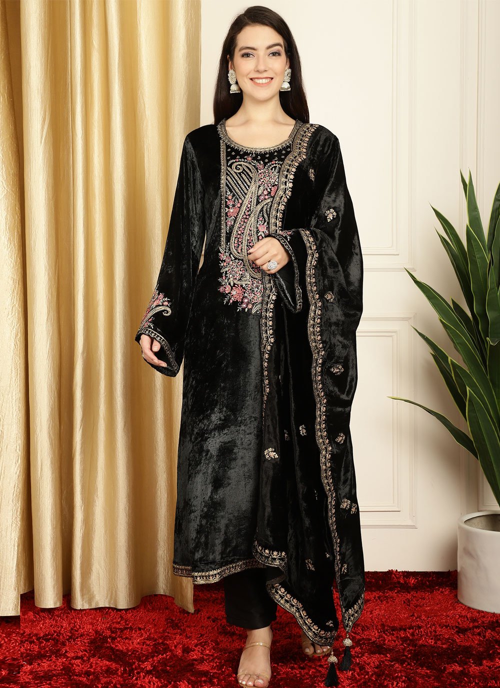 Black Dress | Black Salwar Suit | Black Patiala Suit Designs | Black Salwar  Kameez Online | Mode, Gaun pakistan, Gaun hitam