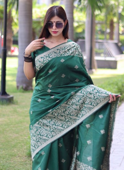 Woven Handloom silk Contemporary Saree in Green