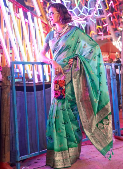Awesome Handloom silk Contemporary Style Saree