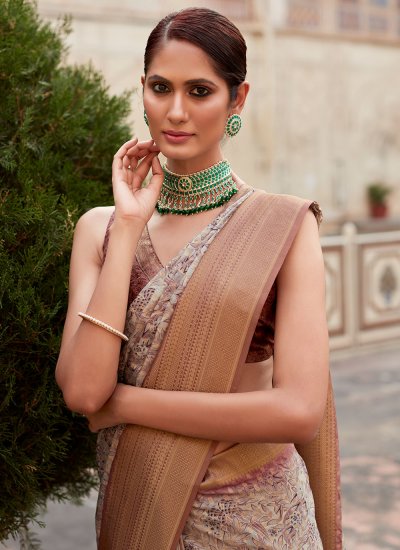 Compelling Handloom silk Classic Saree