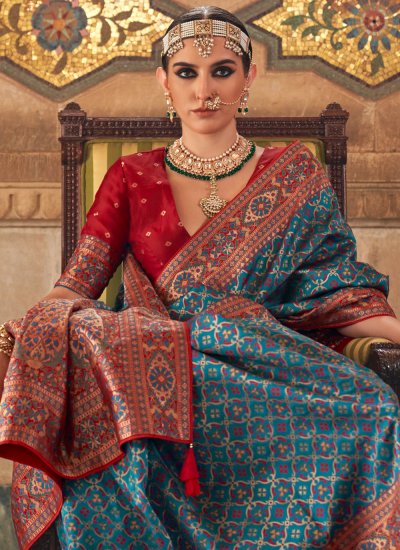 Honourable Weaving Trendy Saree