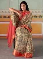 Innovative Handloom silk Floral Print Classic Saree