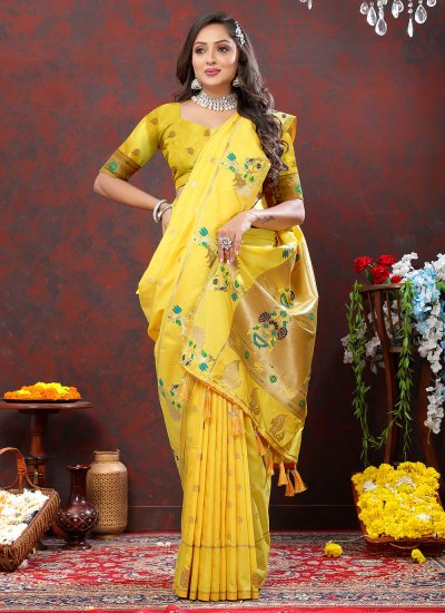 Versatile Silk Weaving Trendy Saree