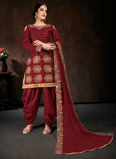 Beauteous Cotton Red Punjabi Suit