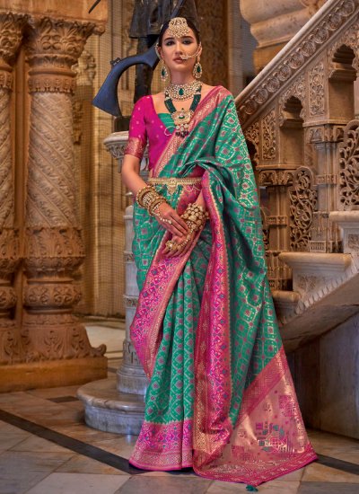 Bedazzling Saree For Party