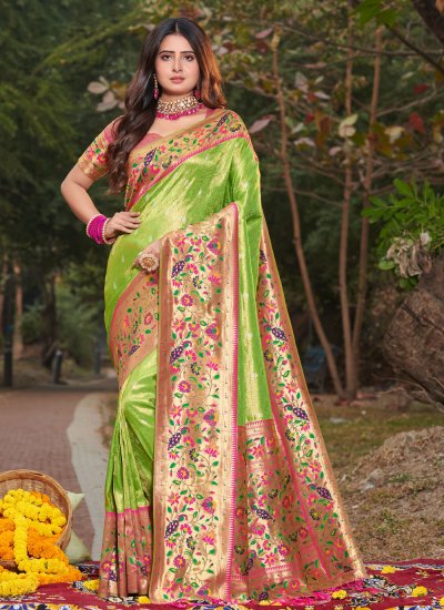 Blissful Weaving Silk Traditional Designer Saree