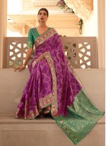 Compelling Purple Weaving Handloom silk Traditional Saree
