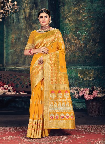 Conspicuous Weaving Traditional Saree
