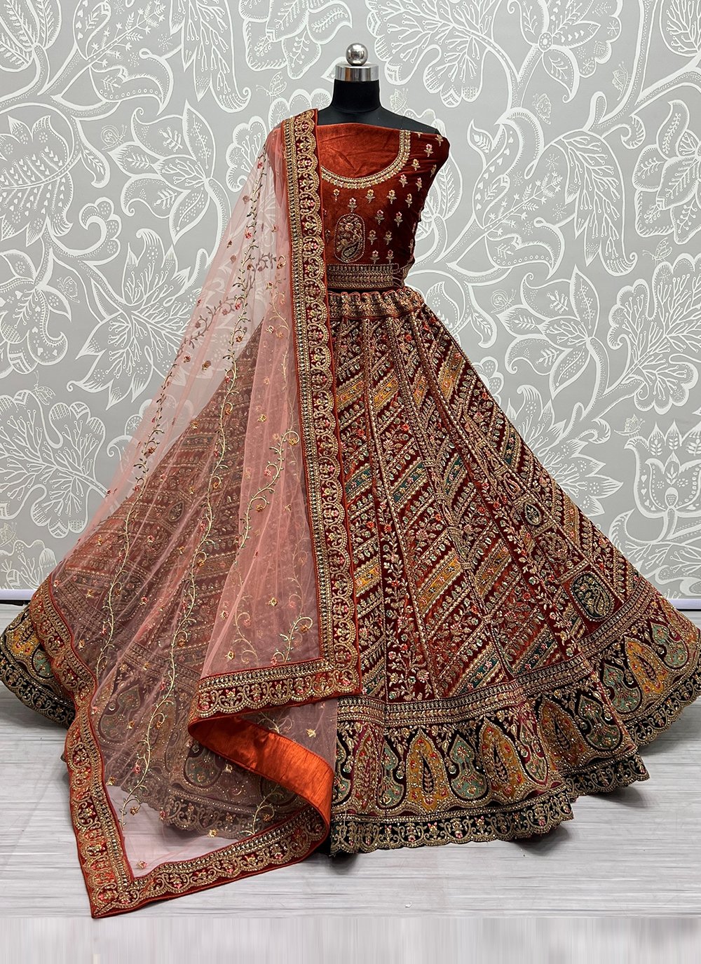 Lehengas Cholis | लहंगा चोली Mehendi Haldi Wedding Bridesmaid designer  Lahengas cholis - fealdeal