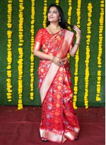 Desirable Traditional Saree For Festival