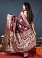 Distinctive Banarasi Silk Contemporary Saree