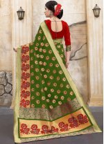 Distinctively Green Weaving Art Silk Traditional Saree