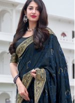 Enchanting Designer Traditional Saree For Mehndi