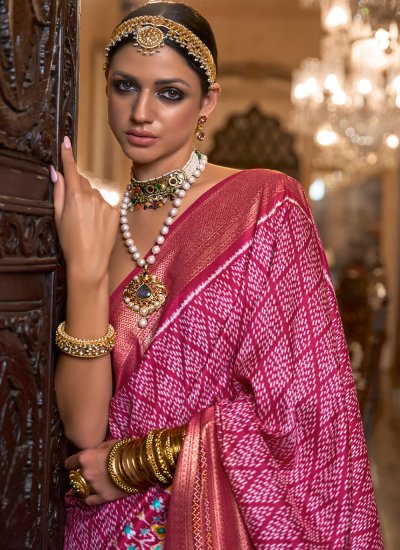 Enticing Contemporary Saree For Party