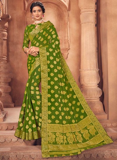 Eye-Catchy Green Ceremonial Classic Saree