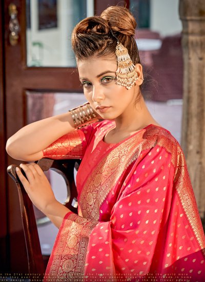 
                            Fabulous Banarasi Silk Festival Classic Saree