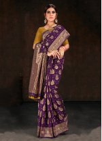Gleaming Traditional Saree For Festival