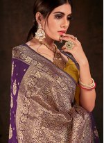 Gleaming Traditional Saree For Festival