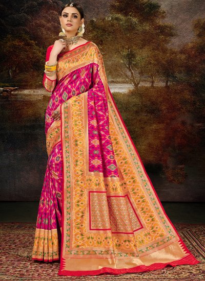 Glossy Weaving Banarasi Silk Magenta Silk Saree