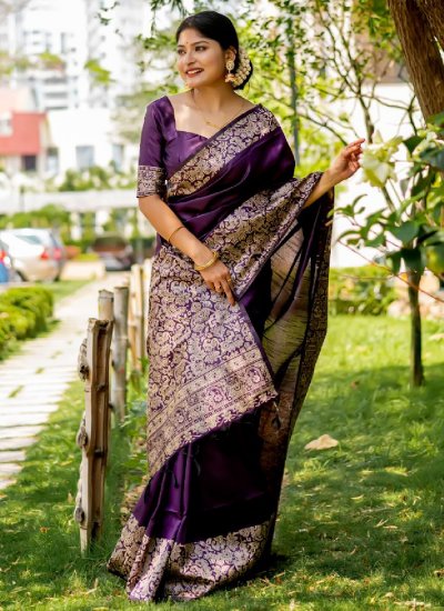 Handloom silk Classic Saree in Purple