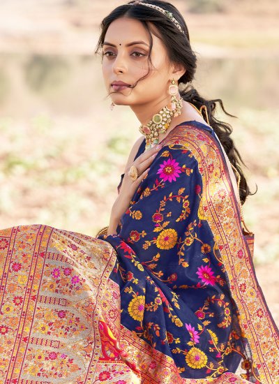 
                            Honourable Weaving Silk Classic Saree