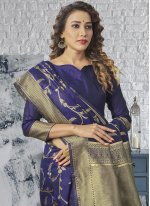 Hypnotizing Jacquard Silk Weaving Designer Traditional Saree