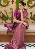 Invaluable Handloom silk Festival Traditional Designer Saree