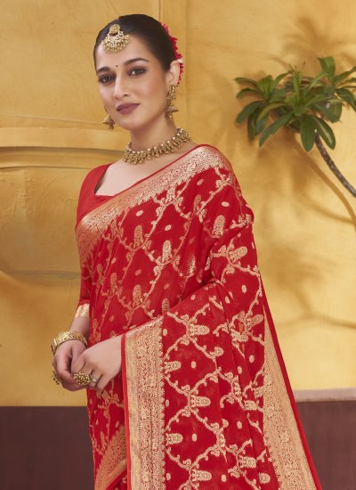 Magnetize Trendy Saree For Festival