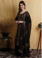 Marvelous Thread Ceremonial Salwar Suit