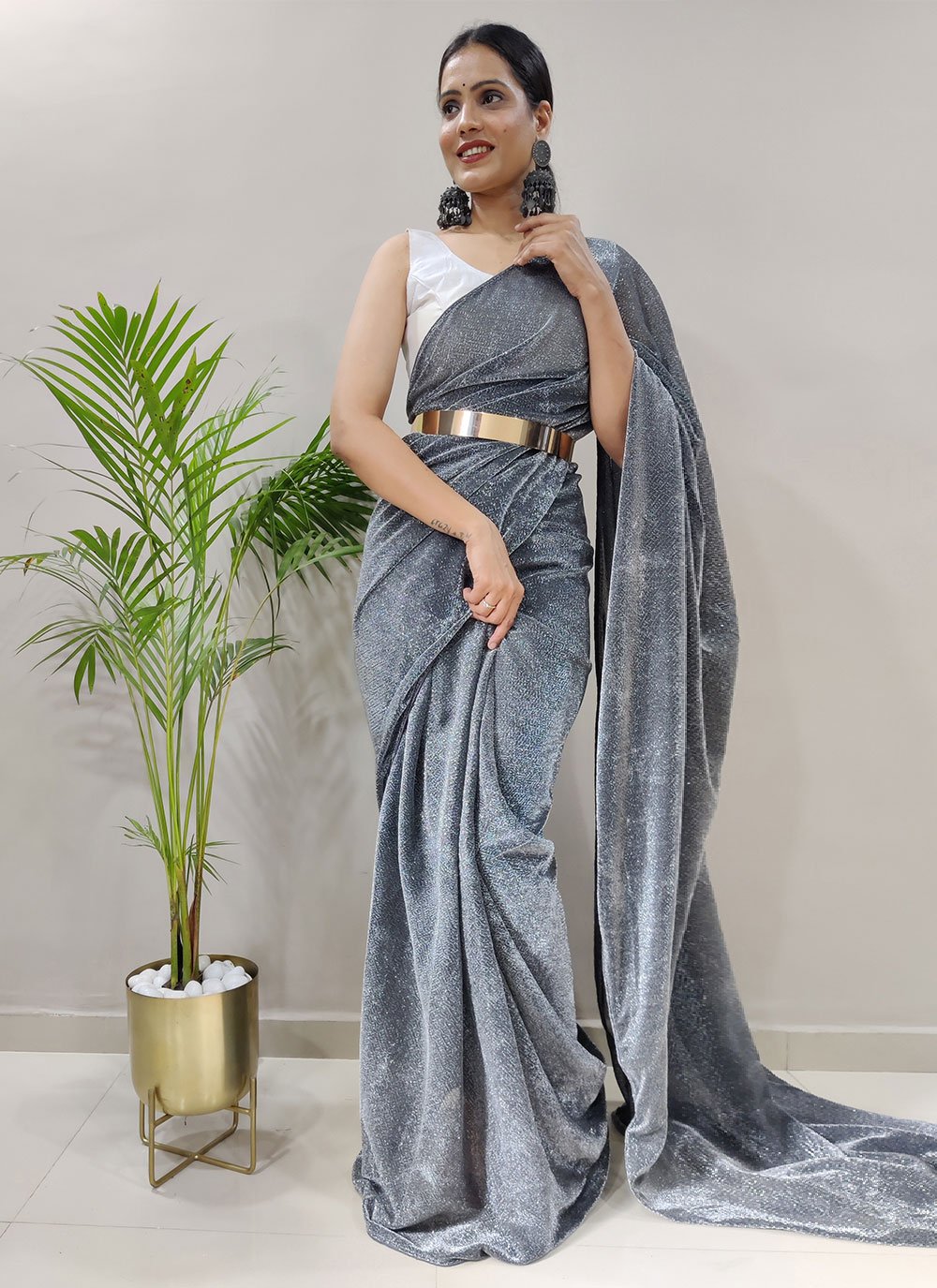 Contemporary Green Soft Silk Saree With Fancy Blouse Fabric – TrendOye