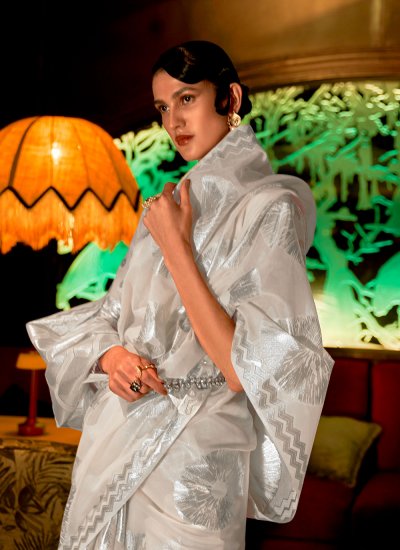 Picturesque Handloom silk Weaving Classic Saree