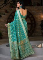 Piquant Weaving Traditional Saree