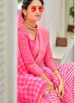 Prepossessing Checks Cotton Pink Printed Saree