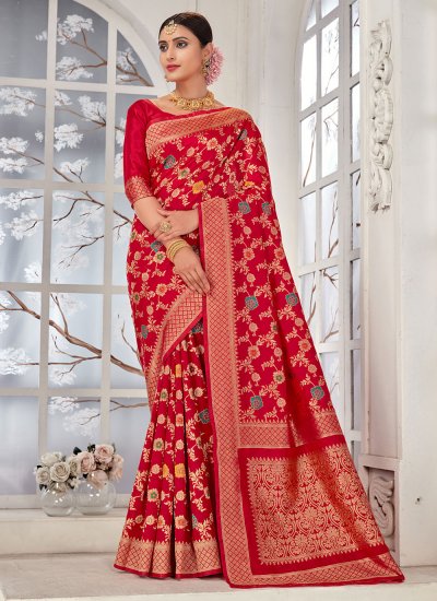 Refreshing Traditional Saree For Festival
