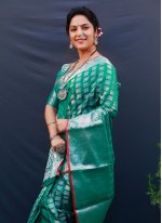 Resplendent Kanchipuram Silk Green and Rama Classic Saree
