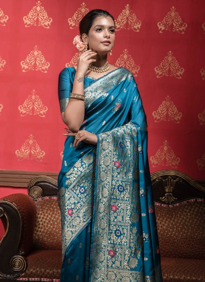 Sensational Banarasi Silk Weaving Classic Saree
