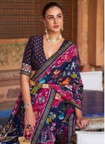 Simplistic Patola Silk  Weaving Traditional Saree