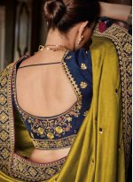 Sorcerous Silk Green Weaving Designer Saree