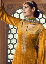 Sparkling Gold Embroidered Velvet Salwar Kameez