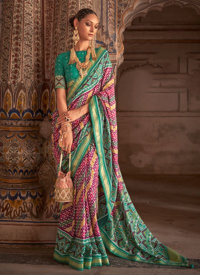 Sparkling Weaving Green Classic Saree