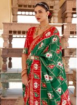 Staring Weaving Green Patola Silk  Traditional Saree