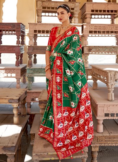 Staring Weaving Green Patola Silk  Traditional Saree